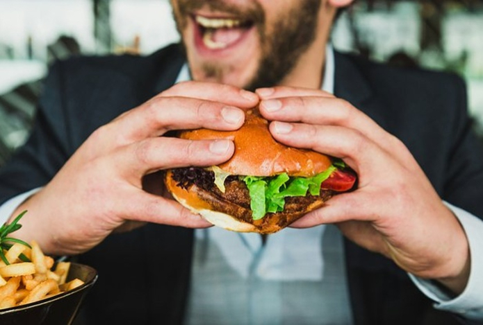 Диетолог подсказал неожиданный метод подавить аппетит