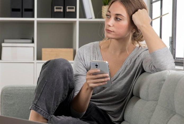 Названы знаки зодиака, которые никогда не отвечают на сообщения сразу