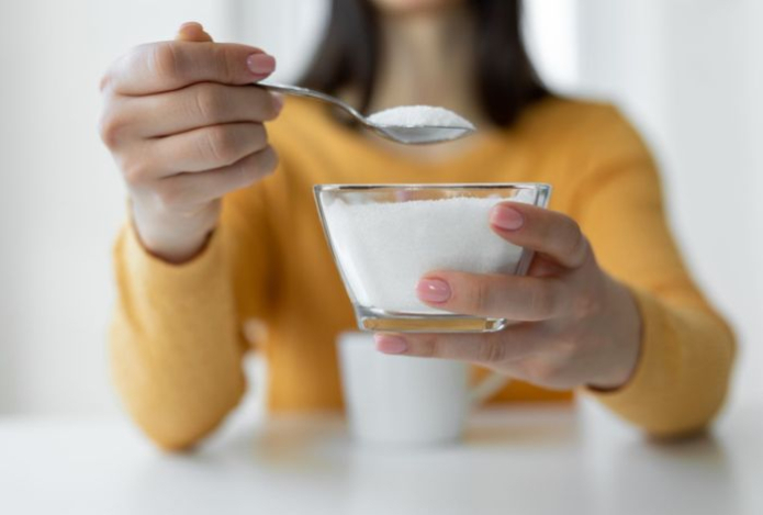 Врачи объяснили, как сахар вредит печени, сердцу и мозгу