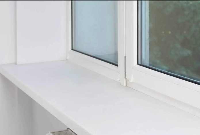 Подоконник без холода — простой лайфхак с туалетной бумагой за пять минут