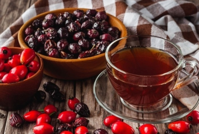 Эту ошибку при заваривании шиповника допускают слишком часто — ягода лишается пользы