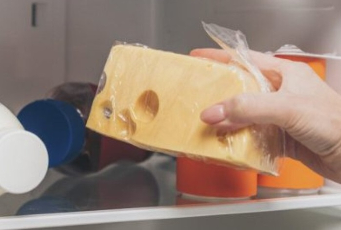 Как правильно хранить сыр в холодильнике, чтобы он не заплесневел