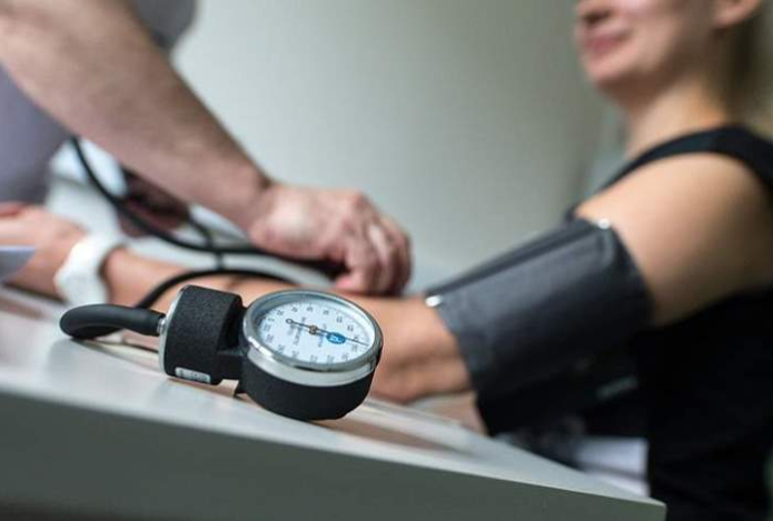 Врач назвал опасную привычку во время солнечных бурь