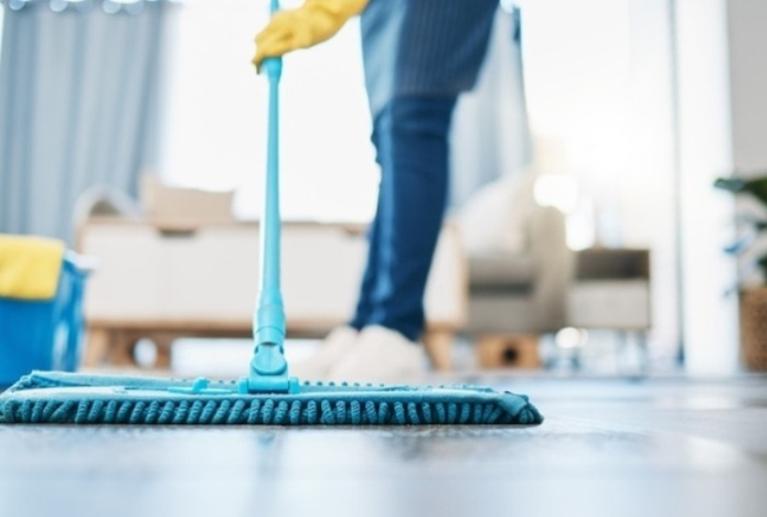 Средство для полов больше не нужно — всего два продукта с кухни его заменят