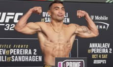 Американский боец прошел взвешивание перед боем с казахстанцем в UFC