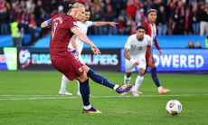 Эрлинг Холанд не забил два пенальти подряд. Видео