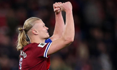 Эрлинг Холанд не забил пенальти и исправился хет-триком