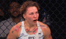 Уроженка Казахстана вышла с флагом России и досрочно проиграла в UFC. Видео