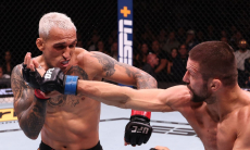 Главный бой турнира UFC Оливейра — Гамрот завершился досрочным финишем. Видео