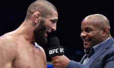 Хамзат Чимаев оскорбил бойца после сенсации в главном событии турнира UFC