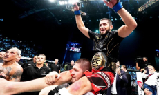 «Дурацкий вопрос». Ислам Махачев высмеял журналиста из-за слов про Хабиба Нурмагомедова