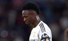 Винисиус провел разговор с Алонсо после скандала в матче с «Барселоной»