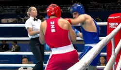 Узбекистанский боксер за 60 секунд снес шлем сопернику и заставил его сдаться. Видео