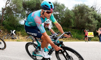 «Астана» заключила контракт с опытным казахстанским гонщиком