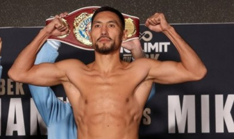 Официально объявлен бой Жанибека Алимханулы за три титула чемпиона мира