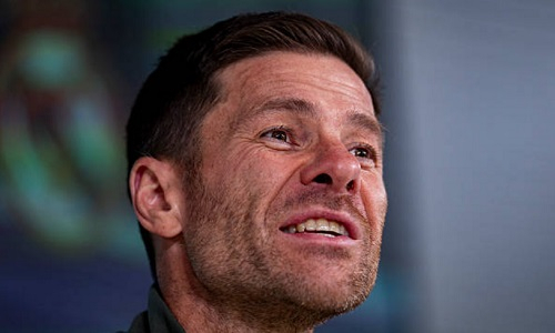 Хаби Алонсо сделали необычный подарок в Казахстане. Видео