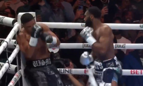 Нокаутом в первом раунде закончился главный бой вечера бокса в США за титул WBA. Видео