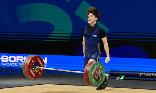Казахстанский тяжелоатлет стал двукратным призером Азиады-2025