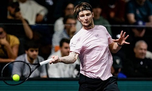 Бублик сыграл с 45-летним теннисистом на «Мастерсе» в Париже