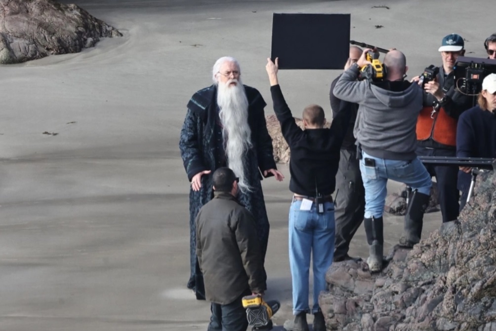 Джон Литгоу стал новым Дамблдором — показаны первые кадры сериала «Гарри Поттер»