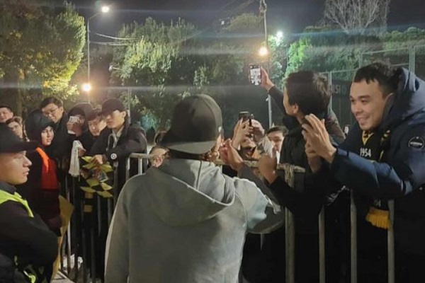 Фанаты «Кайрата» «атаковали» главную звезду соперника в Лиге Чемпионов