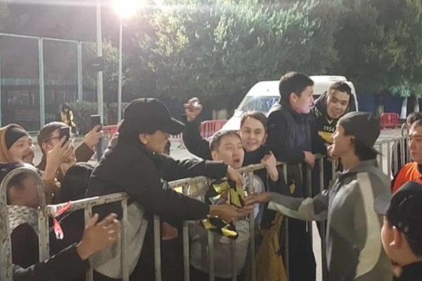 Фанаты «Кайрата» «атаковали» главную звезду соперника в Лиге Чемпионов