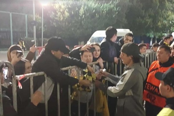 Фанаты «Кайрата» «атаковали» главную звезду соперника в Лиге Чемпионов