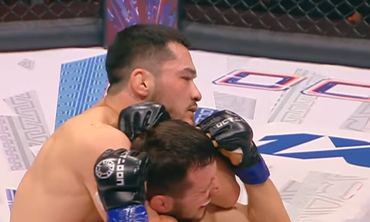 Непобеждённый казахстанский боец избил и «задушил» узбекистанца. Видео