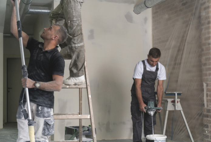 Чем опасно проживание в квартире во время ремонта