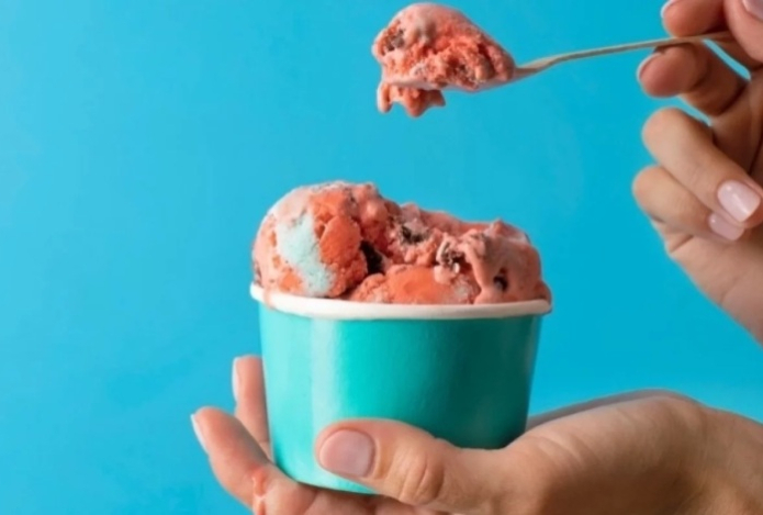 Мороженое с жареной курицей и колбасой стало хитом