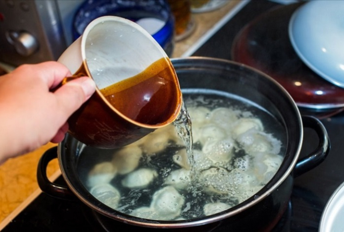 Идеальные пельмени за пару минут — хитрость с холодной водой