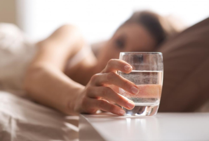 Как научиться пить воду каждый день и забыть о сухости кожи