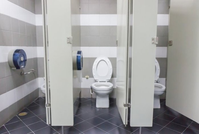 Раскрыт лучший способ высушить руки в общественном туалете