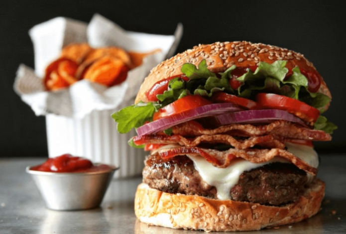 Еда для миллиардеров — бургер за 5,3 млн тенге удивил сеть