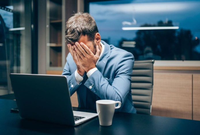 Психолог назвала главные признаки профессионального выгорания