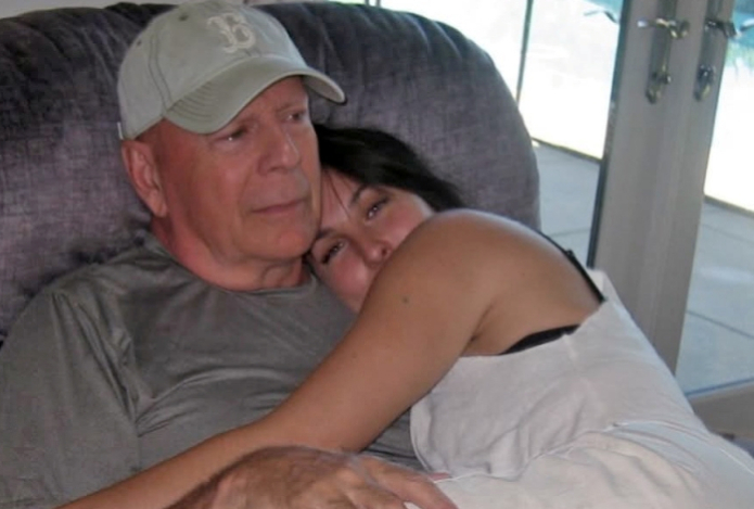 Жена Брюса Уиллиса рассказала, как дети переносят болезнь отца