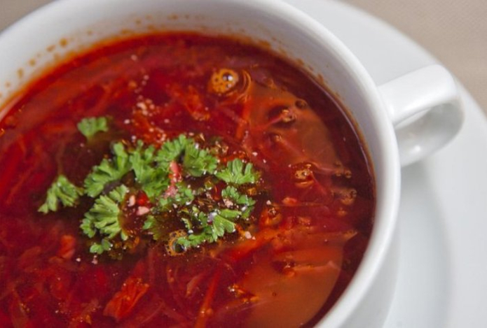 Названы вредные для здоровья свойства борща