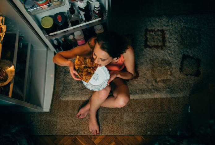 Почему в холода тянет на калорийную еду и как с этим бороться