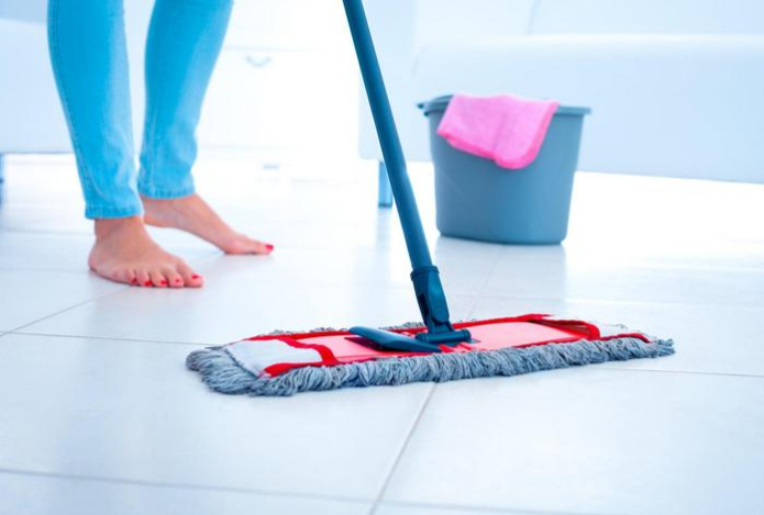 Горячая или холодная? Какой водой лучше мыть пол