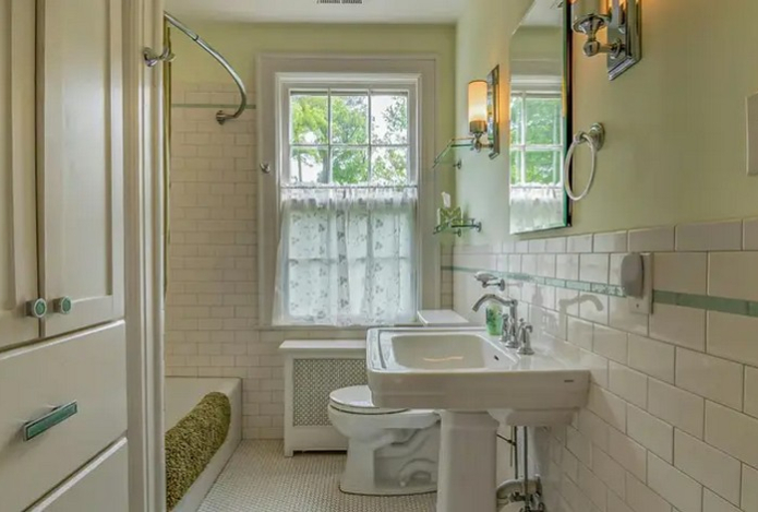 Названы самые грязные места в ванной — их постоянно забывают убирать