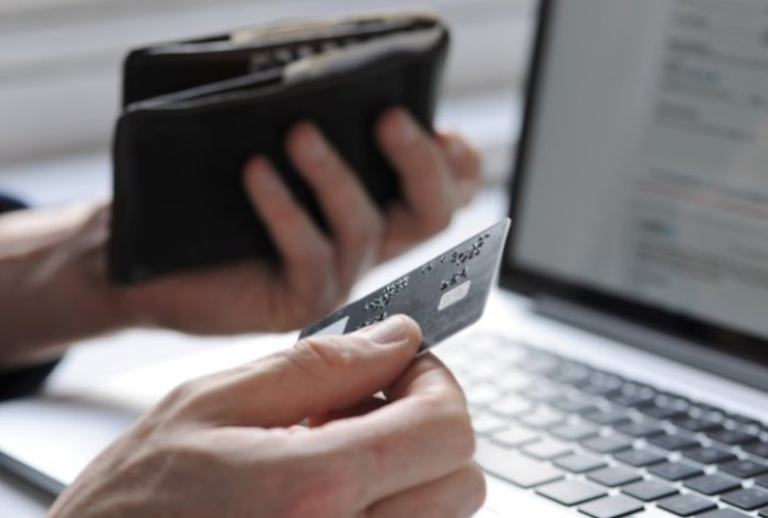 Назван опасный способ финансовой помощи взрослым детям