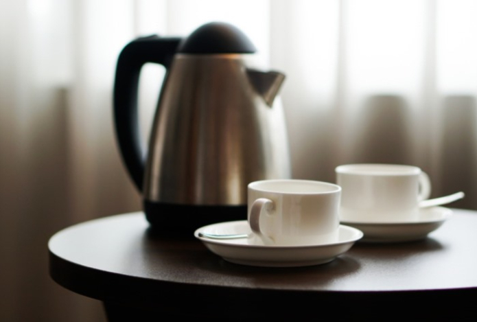 «Мы пьем чай неправильно». Сколько минут отсчитать после закипания воды, чтобы заварить напиток правильно