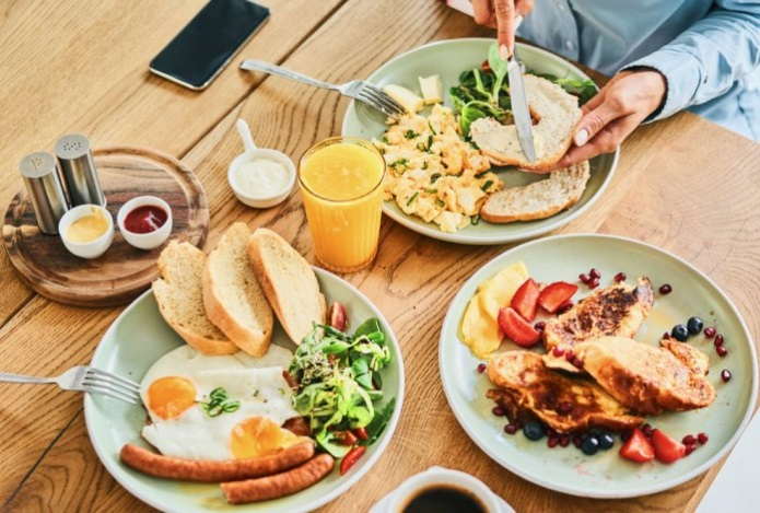 Почему поздний завтрак оказался вреден для здоровья
