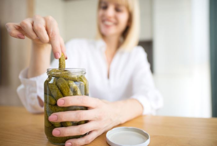 Почему нас тянет на сладкое и солёное — ответ врача прост