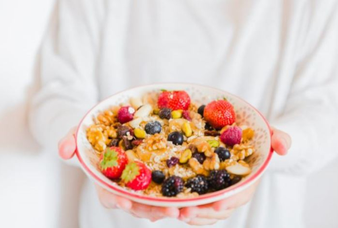 Семь продуктов, которые насытят овсянку белком