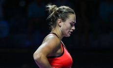 Арина Соболенко получила трофей и выступила с заявлением