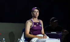 «Он угробит твою карьеру». Елену Рыбакину призвали избавиться от тренера после триумфа