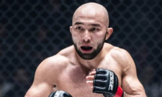 Неожиданным исходом закончился бой казахстанца в престижном промоушне