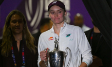 Елена Рыбакина вызвала беспокойство после триумфального завершения сезона