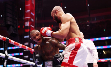 Стали известны гонорары участников супербоя в весе Жанибека Алимханулы